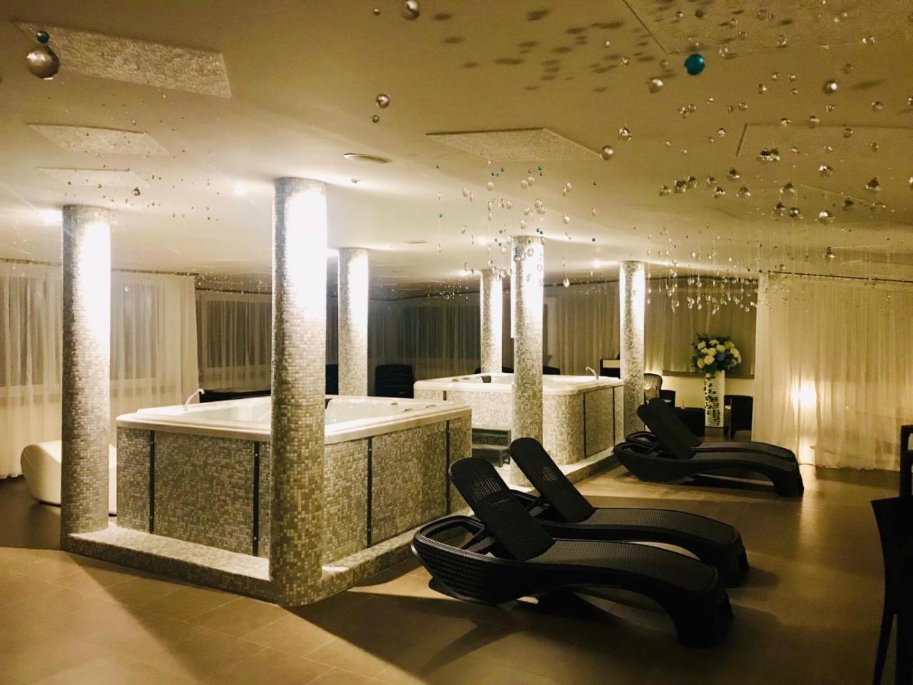 Hotel Astoria & Ninfea Spa Фиджи Экстерьер фото